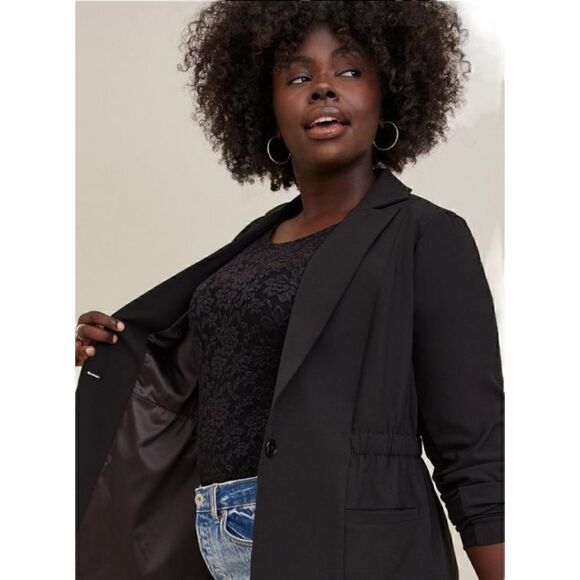 NWT Torrid Studio LS Crepe Black Cinched Waist Single Button Blazer 1X 14-16 - Picture 3 of 16